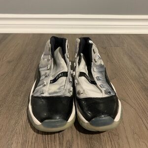 Jordan 11 Concords Damaged